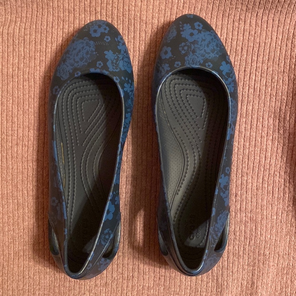 Croc flats